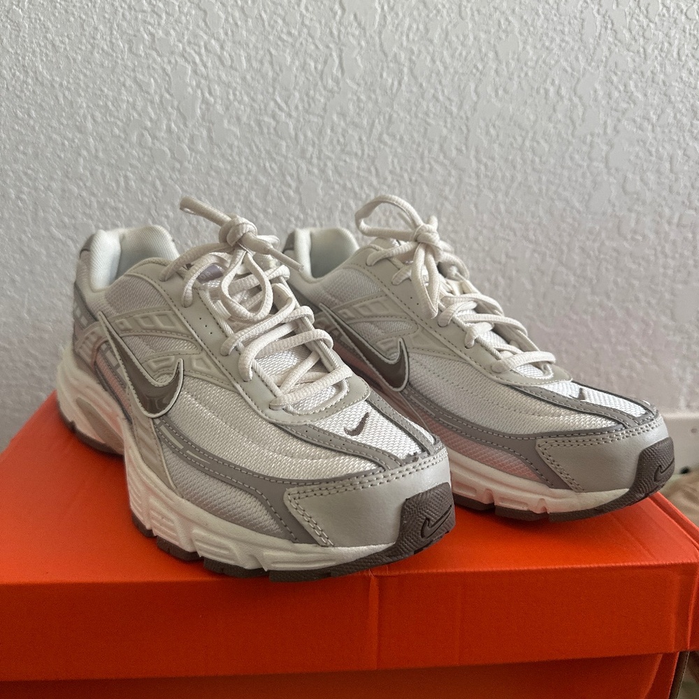 Women’s Nike initiator